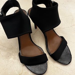 DONALD J PLINER Sandals